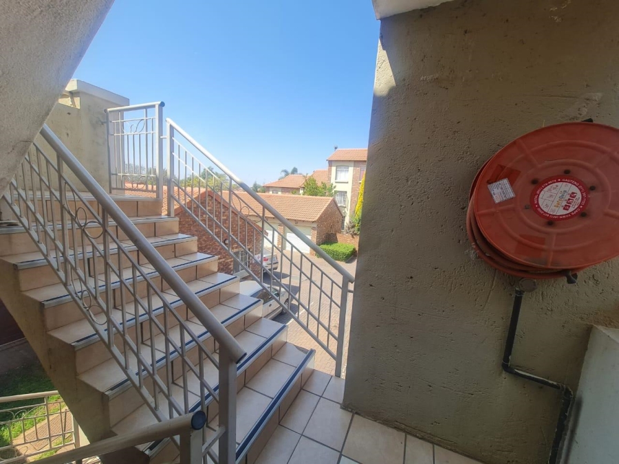 To Let 2 Bedroom Property for Rent in Monavoni Gauteng