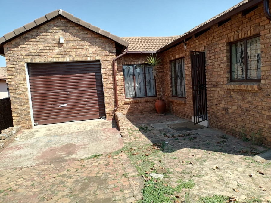To Let 2 Bedroom Property for Rent in Danville Gauteng