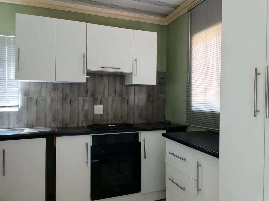 To Let 2 Bedroom Property for Rent in Danville Gauteng