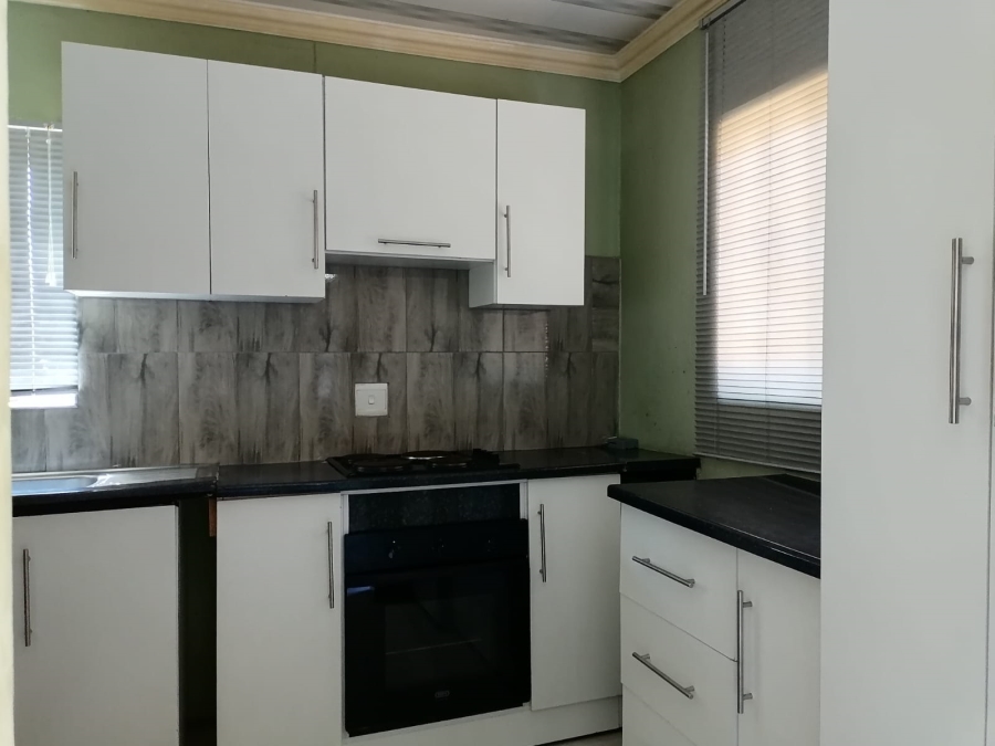 To Let 2 Bedroom Property for Rent in Danville Gauteng