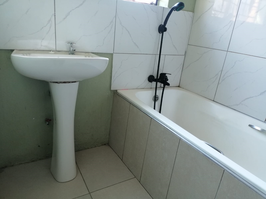 To Let 2 Bedroom Property for Rent in Danville Gauteng