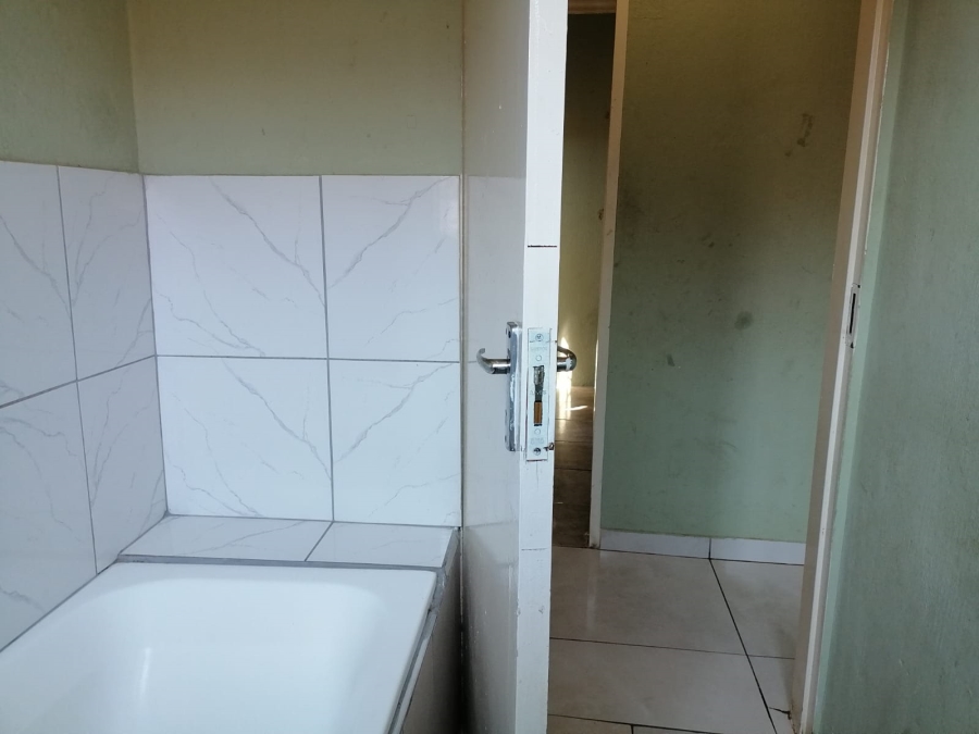 To Let 2 Bedroom Property for Rent in Danville Gauteng