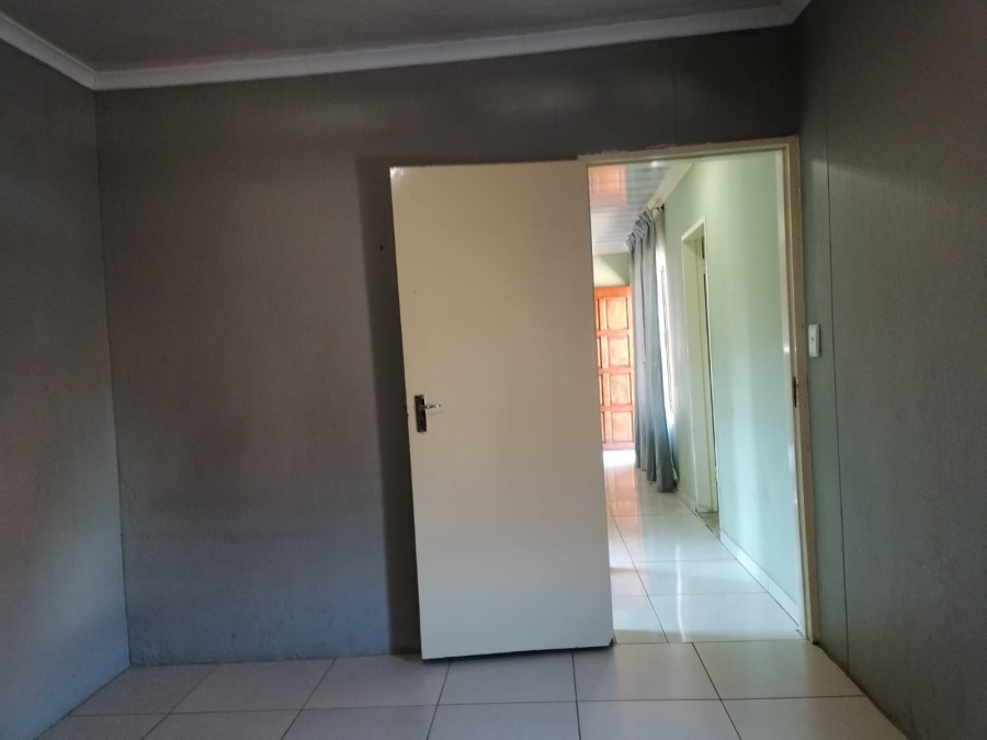 To Let 2 Bedroom Property for Rent in Danville Gauteng