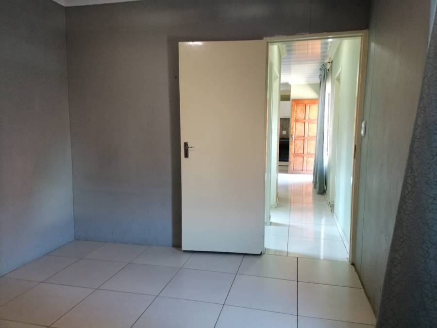 To Let 2 Bedroom Property for Rent in Danville Gauteng
