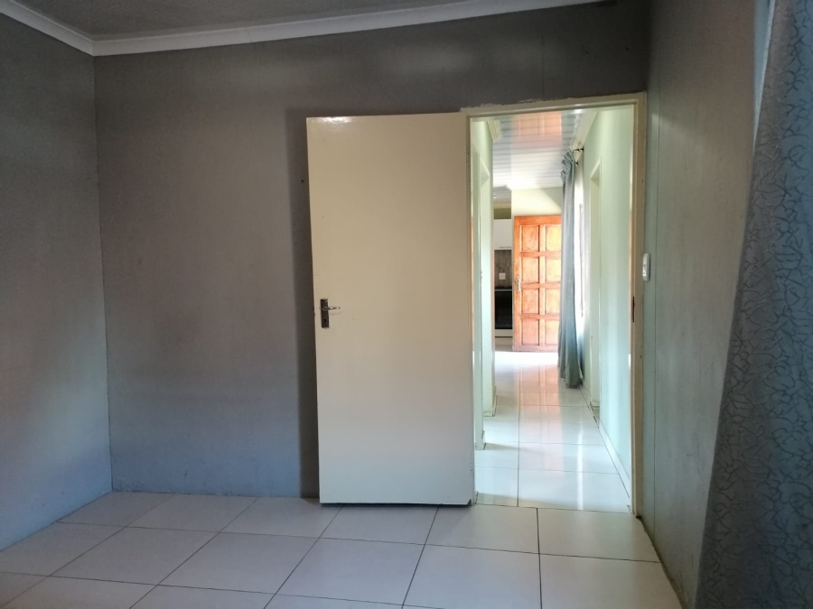 To Let 2 Bedroom Property for Rent in Danville Gauteng