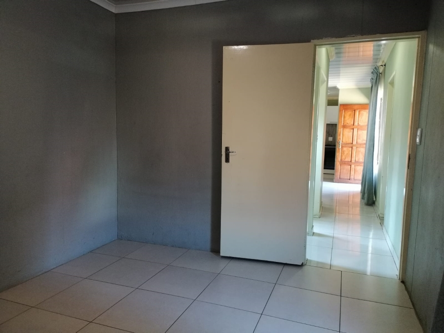 To Let 2 Bedroom Property for Rent in Danville Gauteng