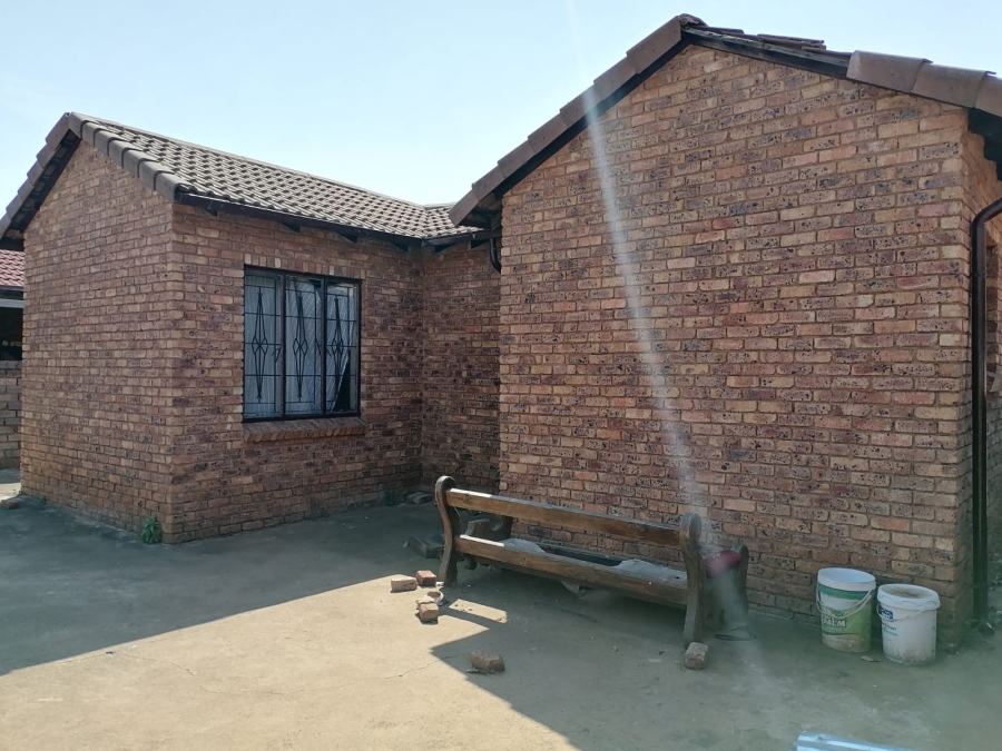 To Let 2 Bedroom Property for Rent in Danville Gauteng