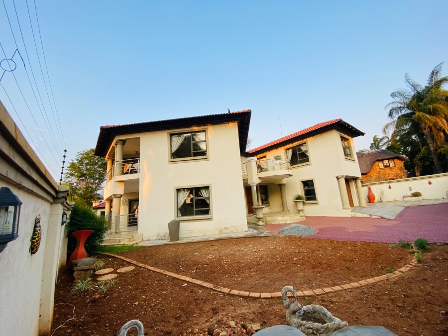 8 Bedroom Property for Sale in Garsfontein Gauteng