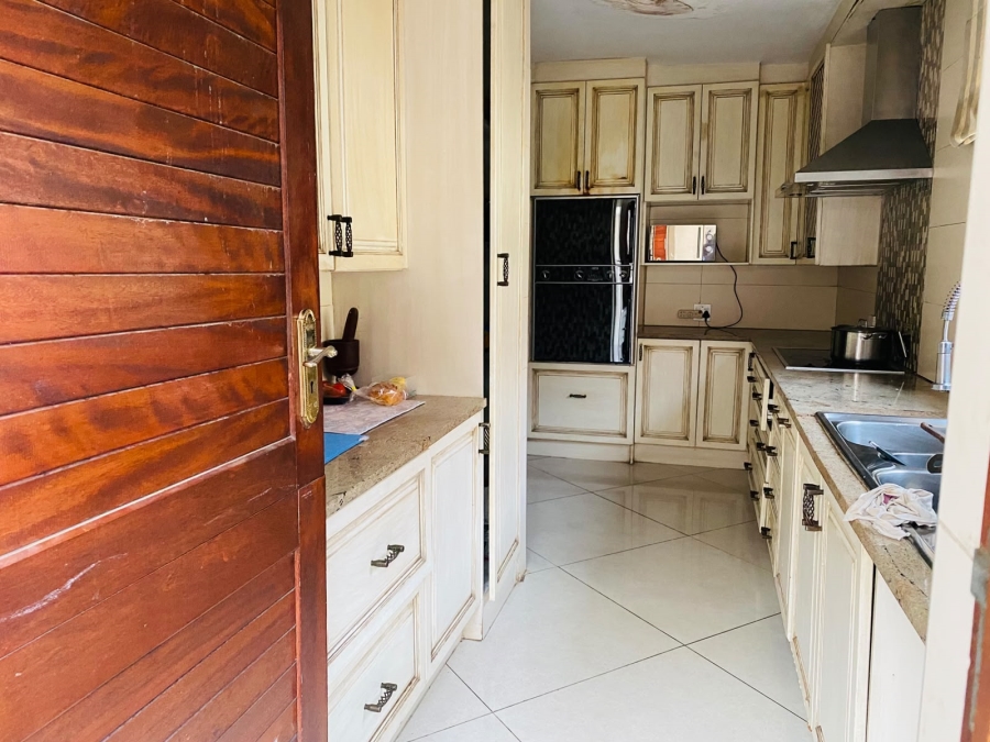 8 Bedroom Property for Sale in Garsfontein Gauteng