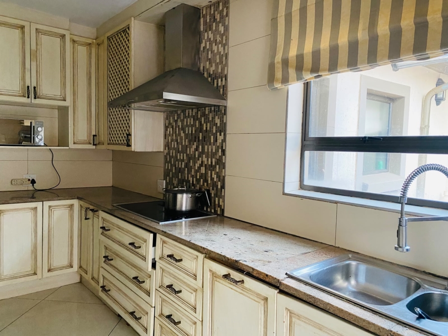8 Bedroom Property for Sale in Garsfontein Gauteng