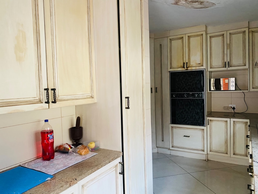 8 Bedroom Property for Sale in Garsfontein Gauteng