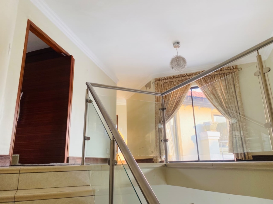 8 Bedroom Property for Sale in Garsfontein Gauteng