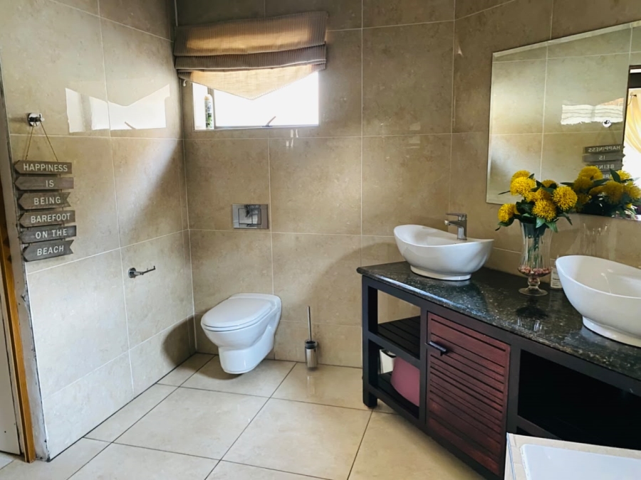 8 Bedroom Property for Sale in Garsfontein Gauteng