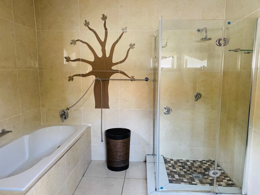 8 Bedroom Property for Sale in Garsfontein Gauteng