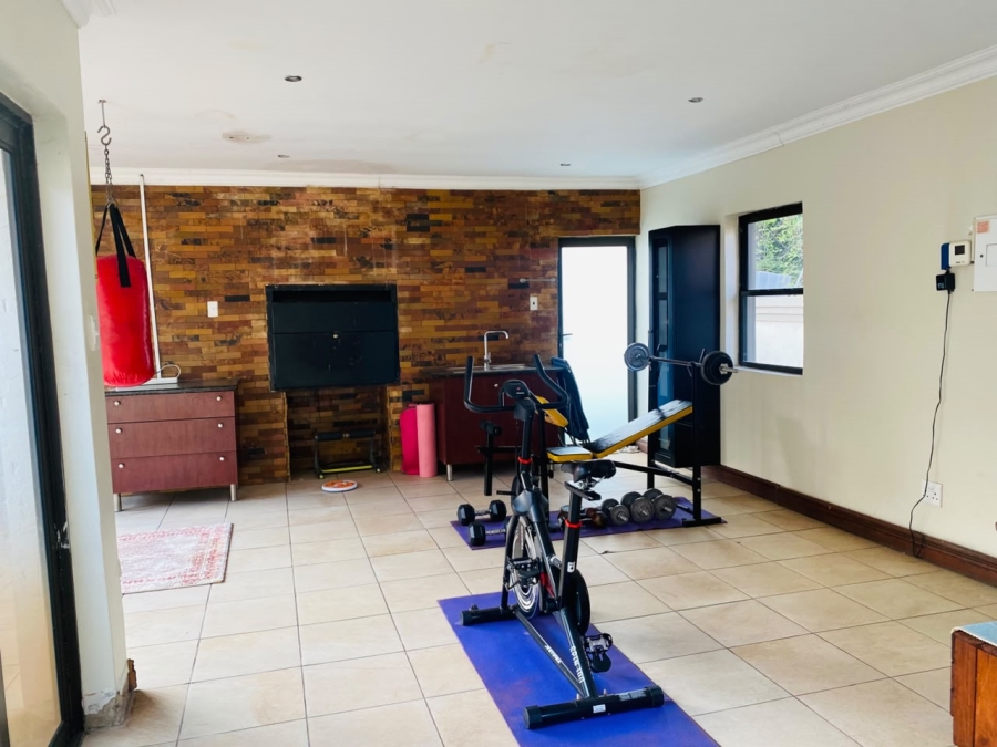 8 Bedroom Property for Sale in Garsfontein Gauteng