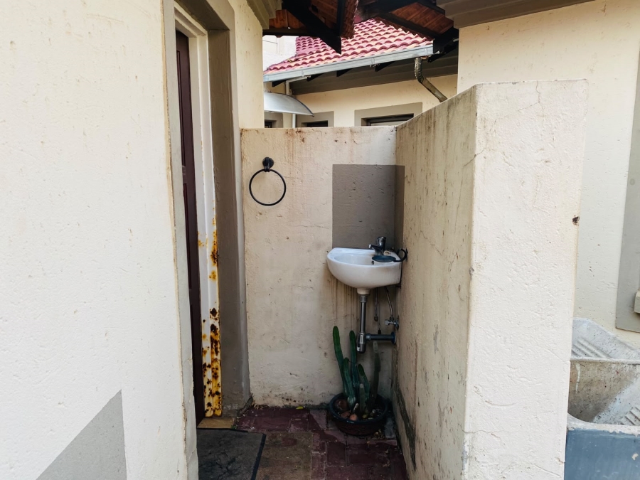 8 Bedroom Property for Sale in Garsfontein Gauteng