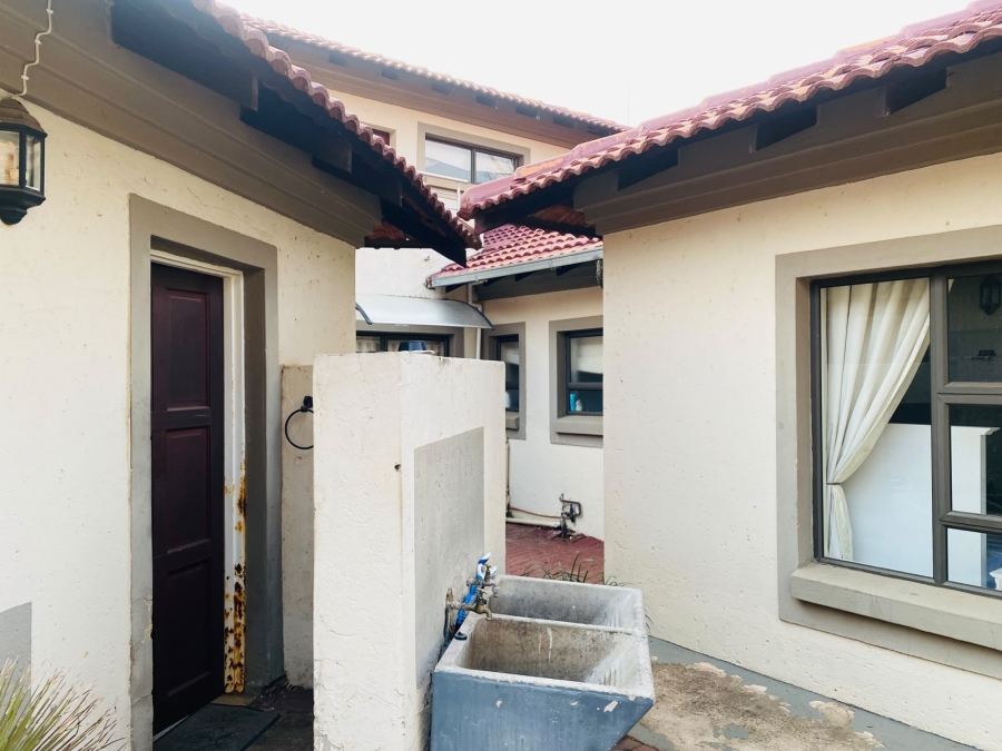 8 Bedroom Property for Sale in Garsfontein Gauteng