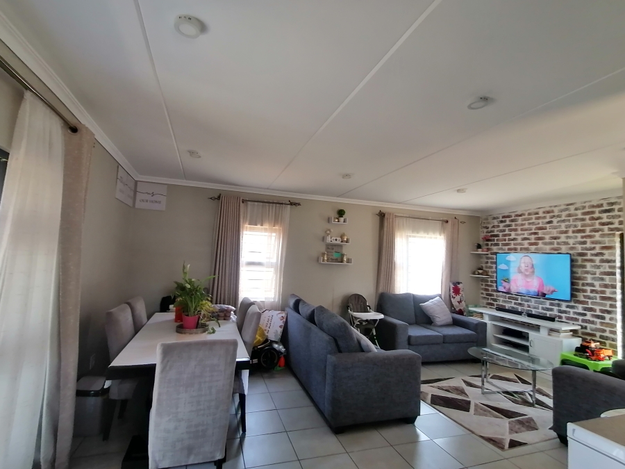 To Let 4 Bedroom Property for Rent in Lotus Gardens Gauteng