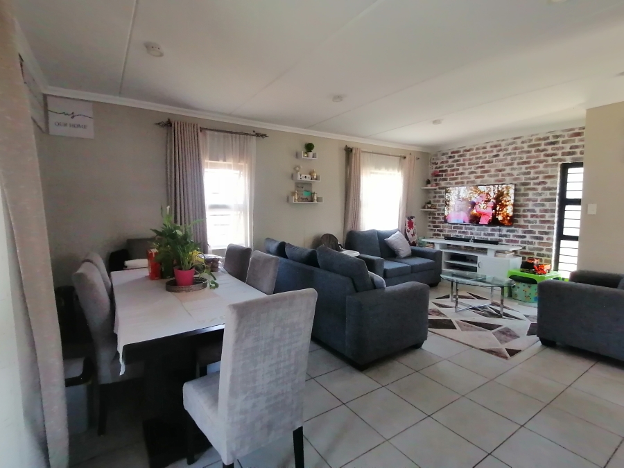 To Let 4 Bedroom Property for Rent in Lotus Gardens Gauteng