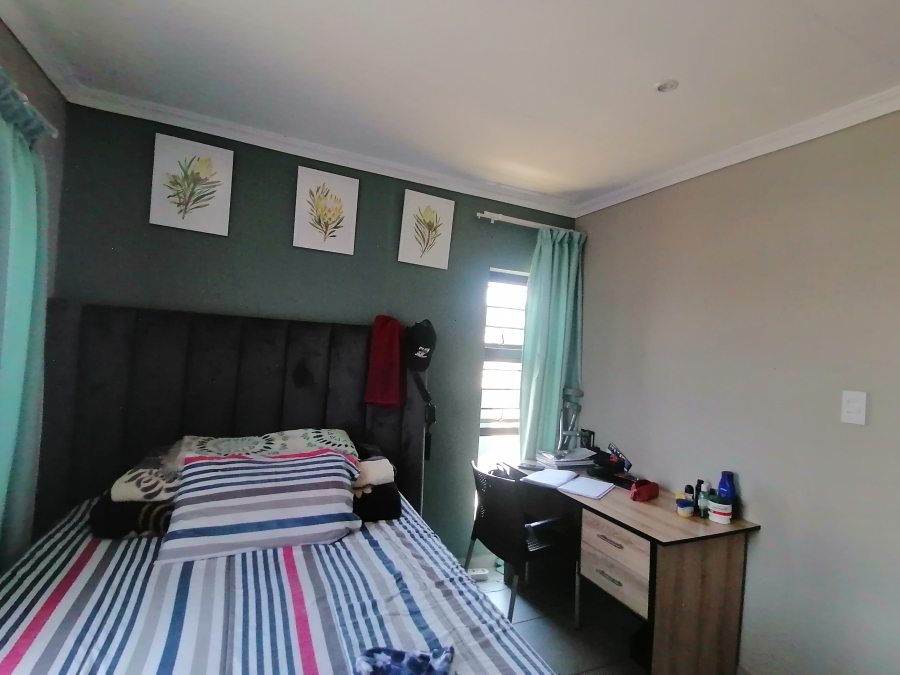 To Let 4 Bedroom Property for Rent in Lotus Gardens Gauteng