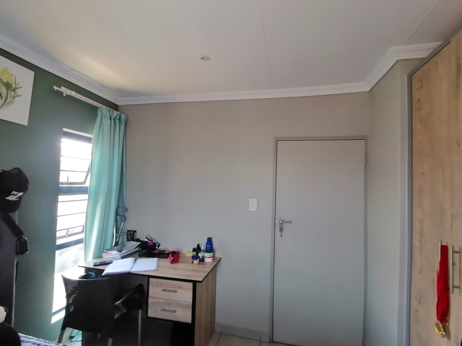 To Let 4 Bedroom Property for Rent in Lotus Gardens Gauteng
