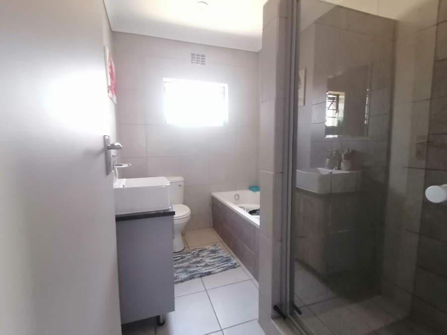 To Let 4 Bedroom Property for Rent in Lotus Gardens Gauteng
