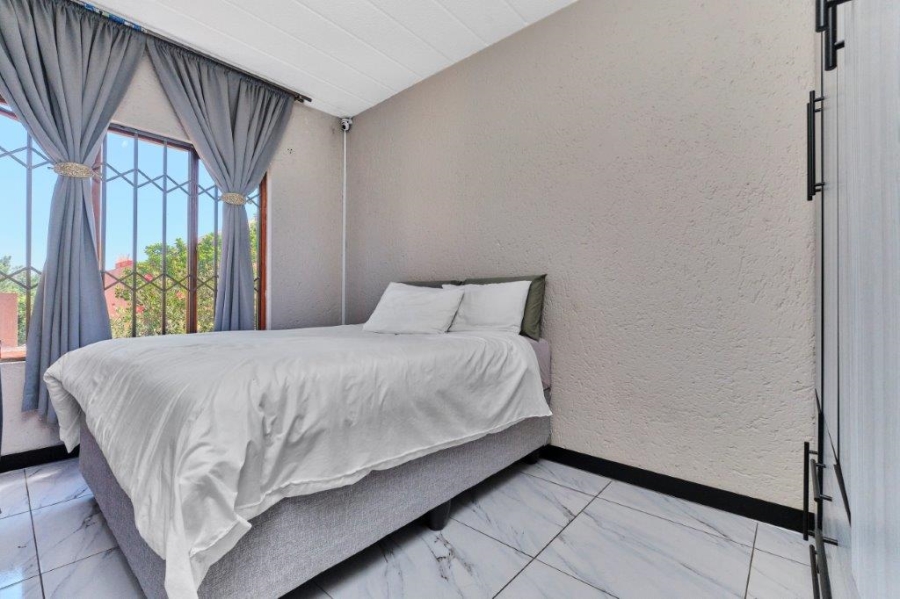 2 Bedroom Property for Sale in Sunninghill Gauteng