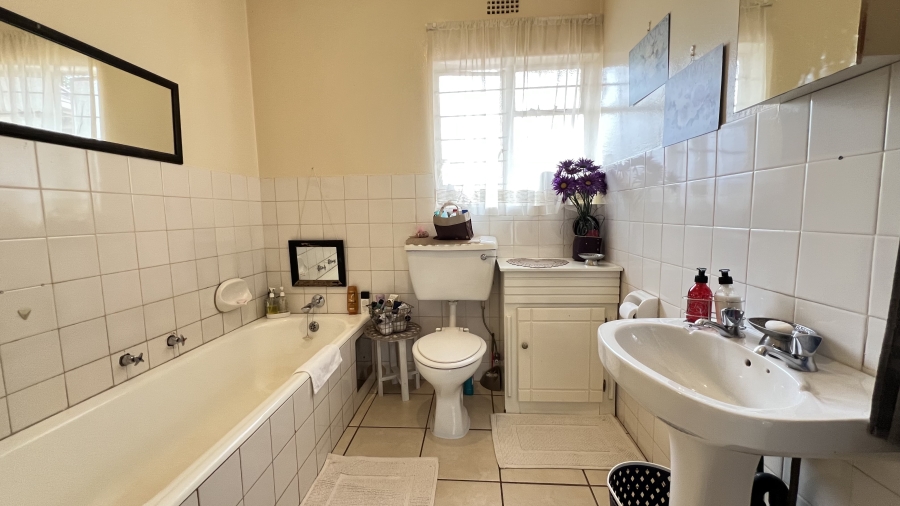 4 Bedroom Property for Sale in Hillshaven Gauteng
