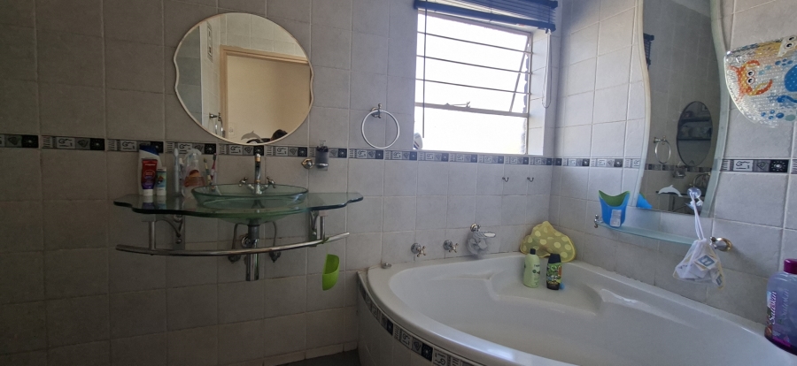 3 Bedroom Property for Sale in Kenmare Gauteng