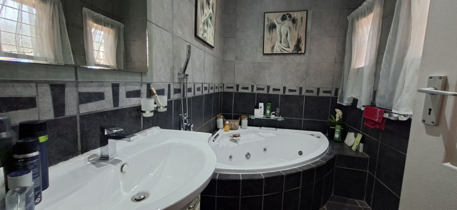 3 Bedroom Property for Sale in Silverfields Gauteng