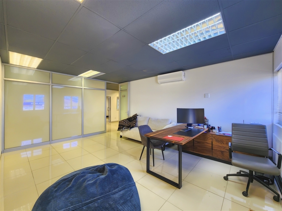 To Let Commercial Property for Rent in Strubensvallei Gauteng