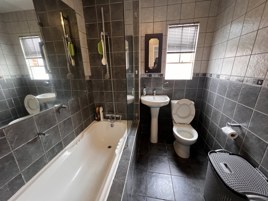To Let 2 Bedroom Property for Rent in Meyersdal Gauteng