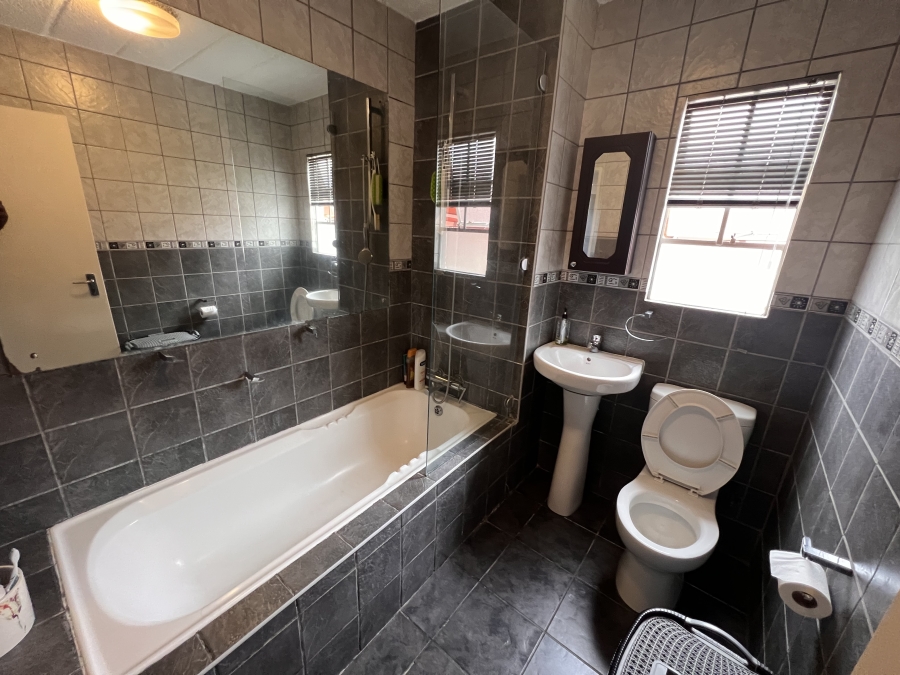 To Let 2 Bedroom Property for Rent in Meyersdal Gauteng