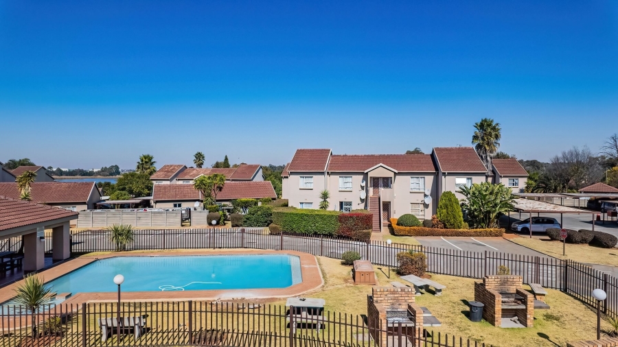 To Let 2 Bedroom Property for Rent in Pomona Gauteng