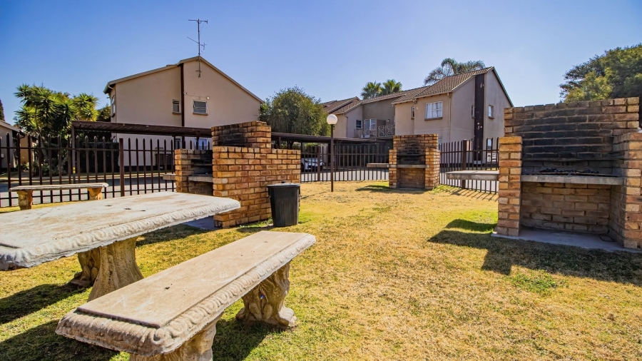 To Let 2 Bedroom Property for Rent in Pomona Gauteng