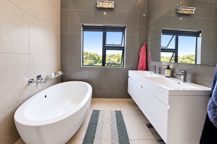 5 Bedroom Property for Sale in Sable Hills Gauteng