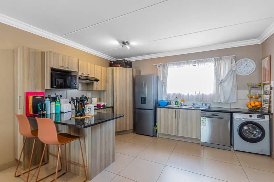 2 Bedroom Property for Sale in Broadacres Gauteng