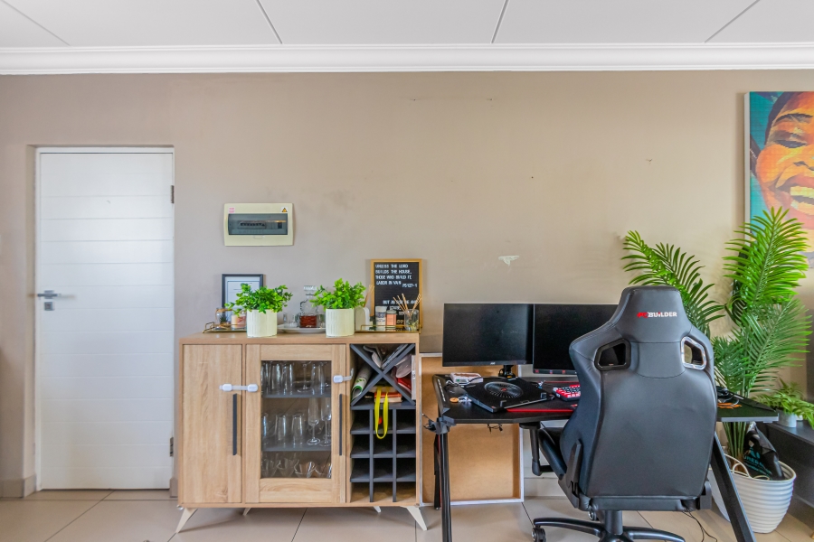 2 Bedroom Property for Sale in Broadacres Gauteng