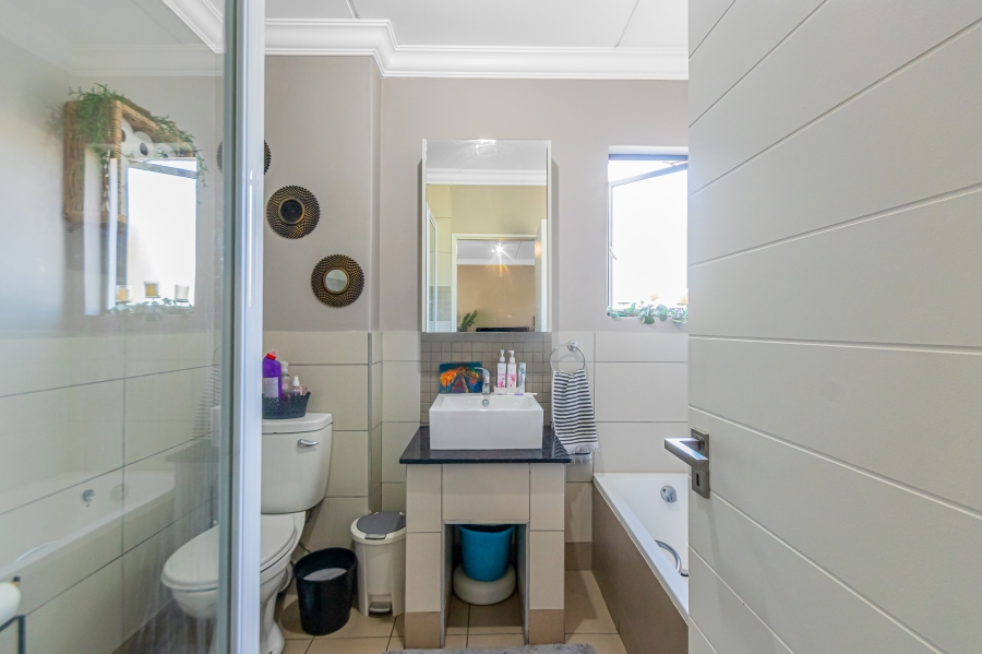 2 Bedroom Property for Sale in Broadacres Gauteng
