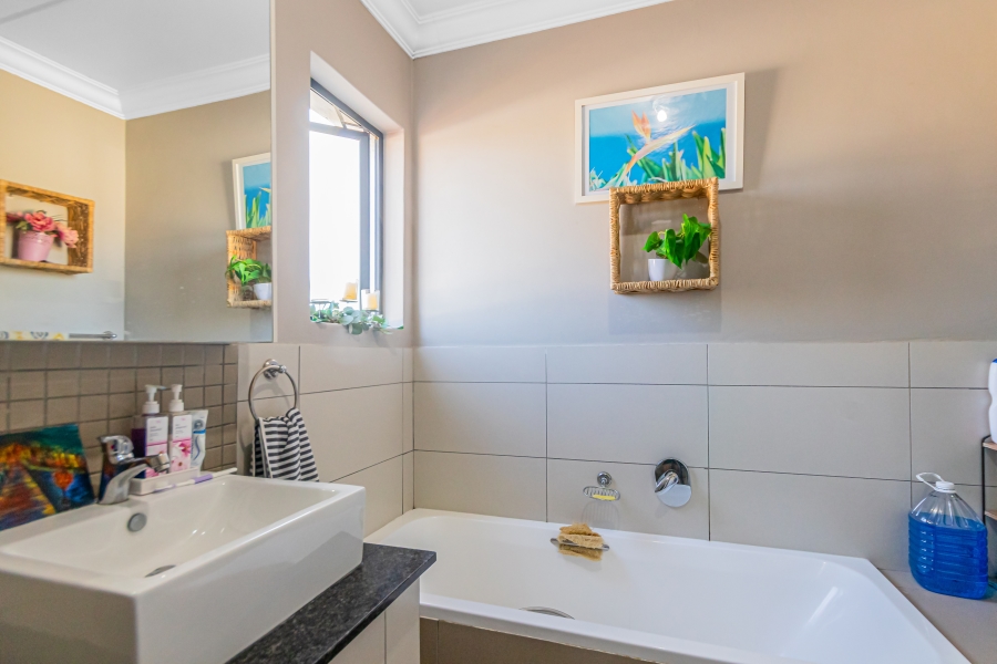 2 Bedroom Property for Sale in Broadacres Gauteng