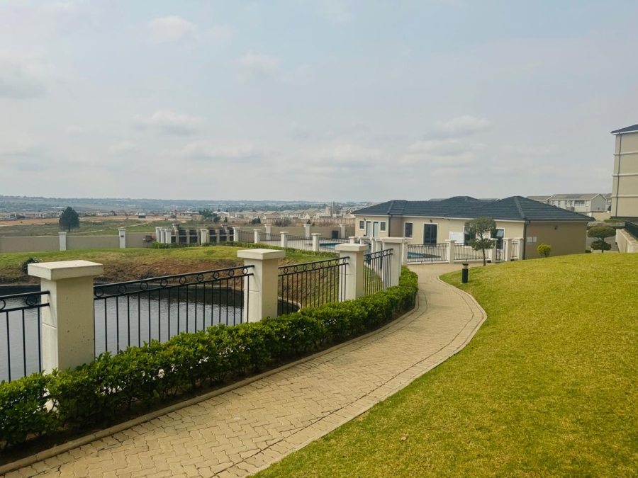 To Let 2 Bedroom Property for Rent in Blue Hills Gauteng