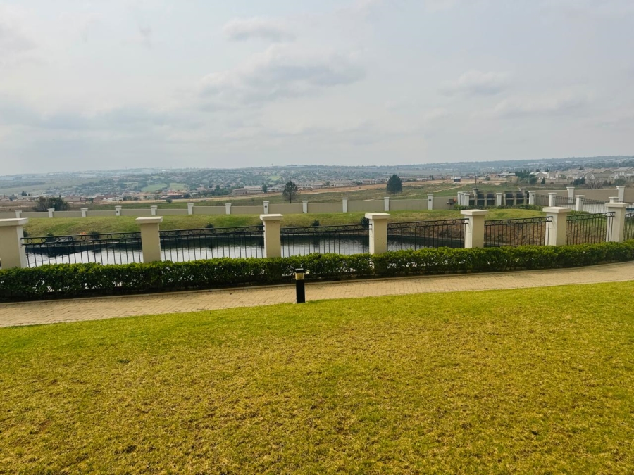 To Let 2 Bedroom Property for Rent in Blue Hills Gauteng