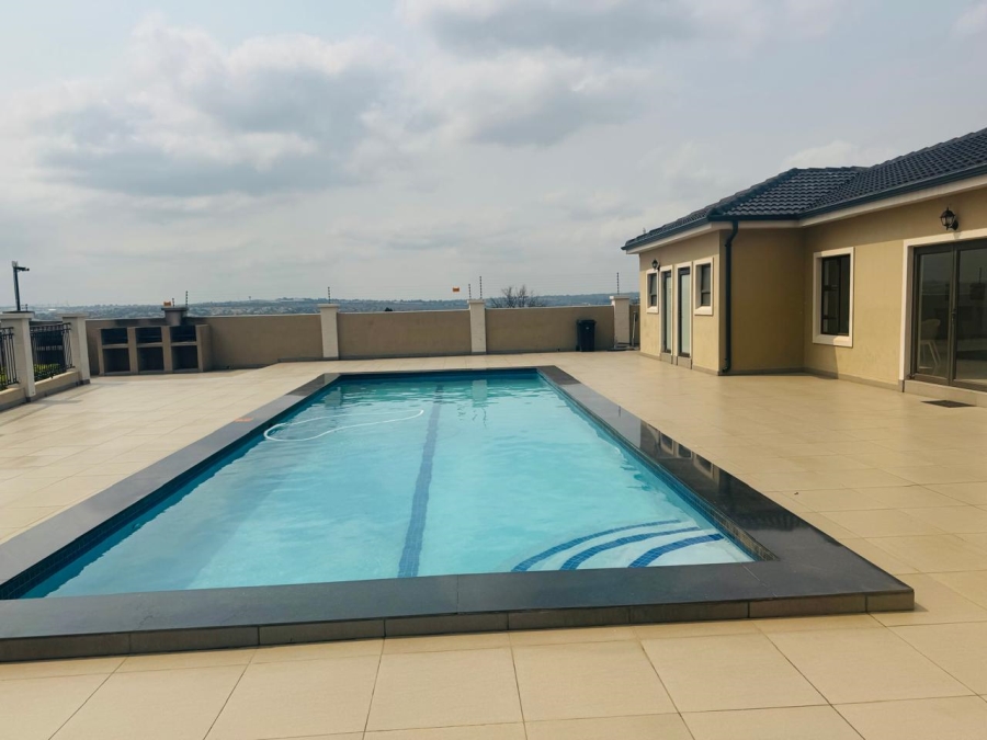 To Let 2 Bedroom Property for Rent in Blue Hills Gauteng