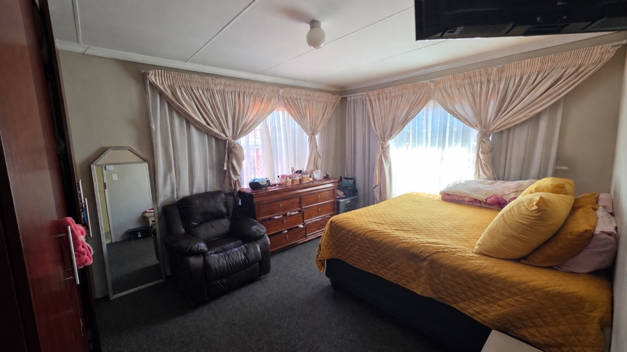 5 Bedroom Property for Sale in Capital Park Gauteng