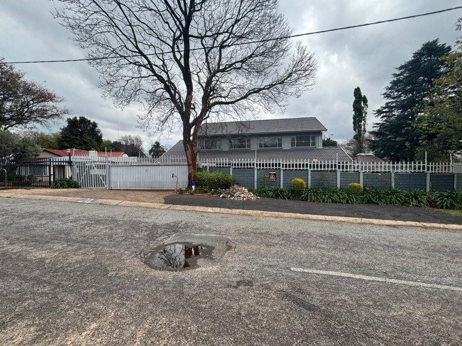 To Let 3 Bedroom Property for Rent in Linden Gauteng