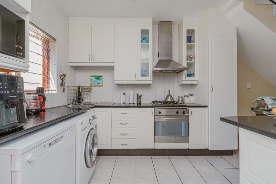 2 Bedroom Property for Sale in Lonehill Gauteng