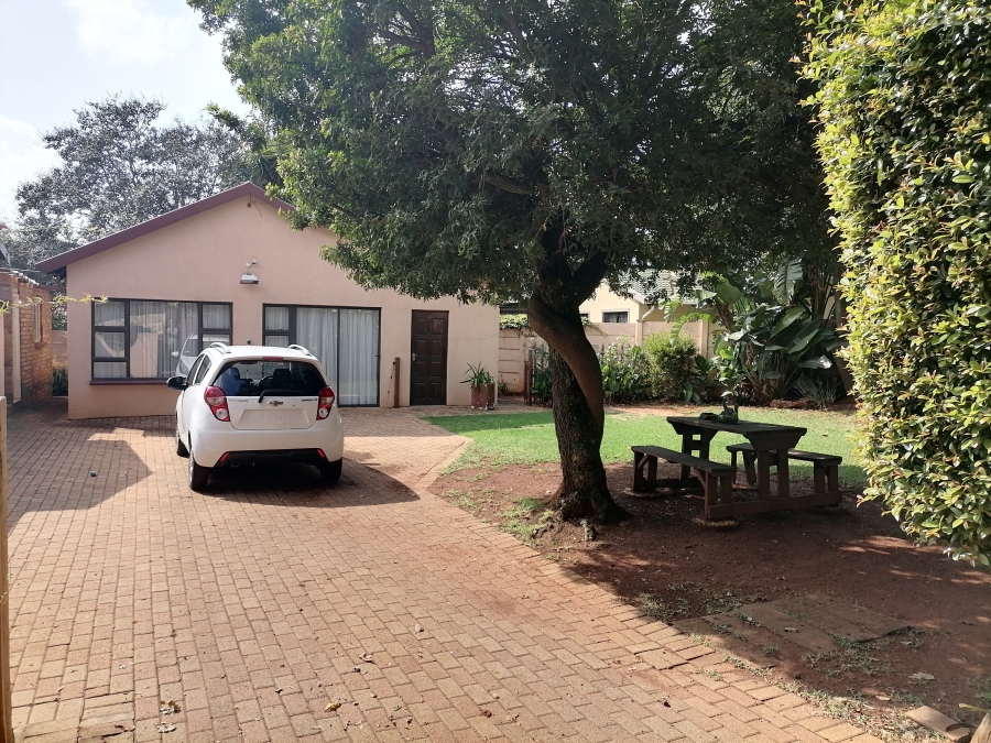 1 Bedroom Property for Sale in Strubensvallei Gauteng