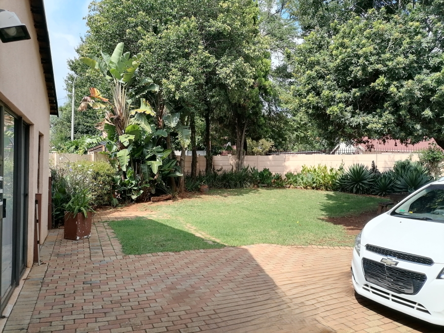 1 Bedroom Property for Sale in Strubensvallei Gauteng