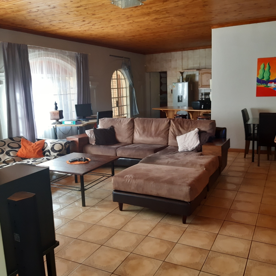 To Let 1 Bedroom Property for Rent in La Montagne Gauteng
