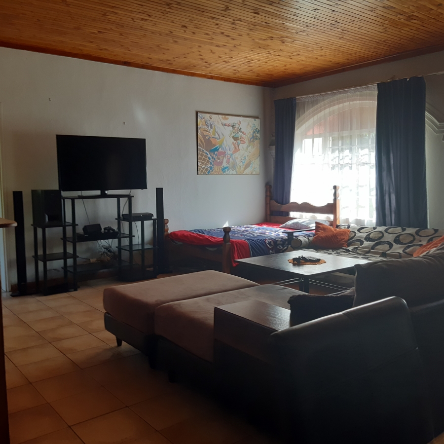 To Let 1 Bedroom Property for Rent in La Montagne Gauteng